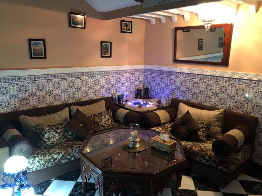 Riad Ramona Lqariya Seyaheya Marrakesh Rum bild