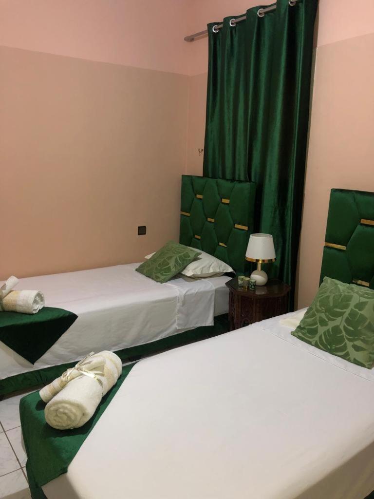 Riad Ramona Lqariya Seyaheya Marrakesh Rum bild